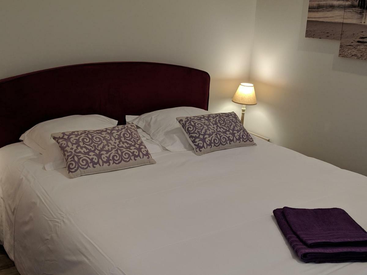 Loge Montaigne Bed and Breakfast L'Hopital-sous-Rochefort Eksteriør billede