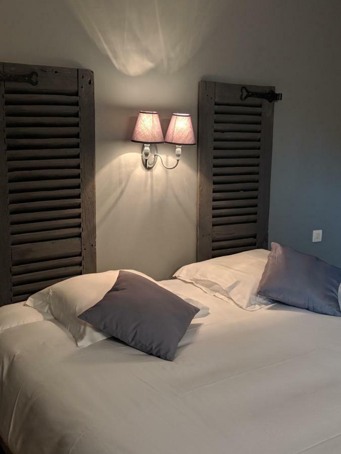 Loge Montaigne Bed and Breakfast L'Hopital-sous-Rochefort Eksteriør billede
